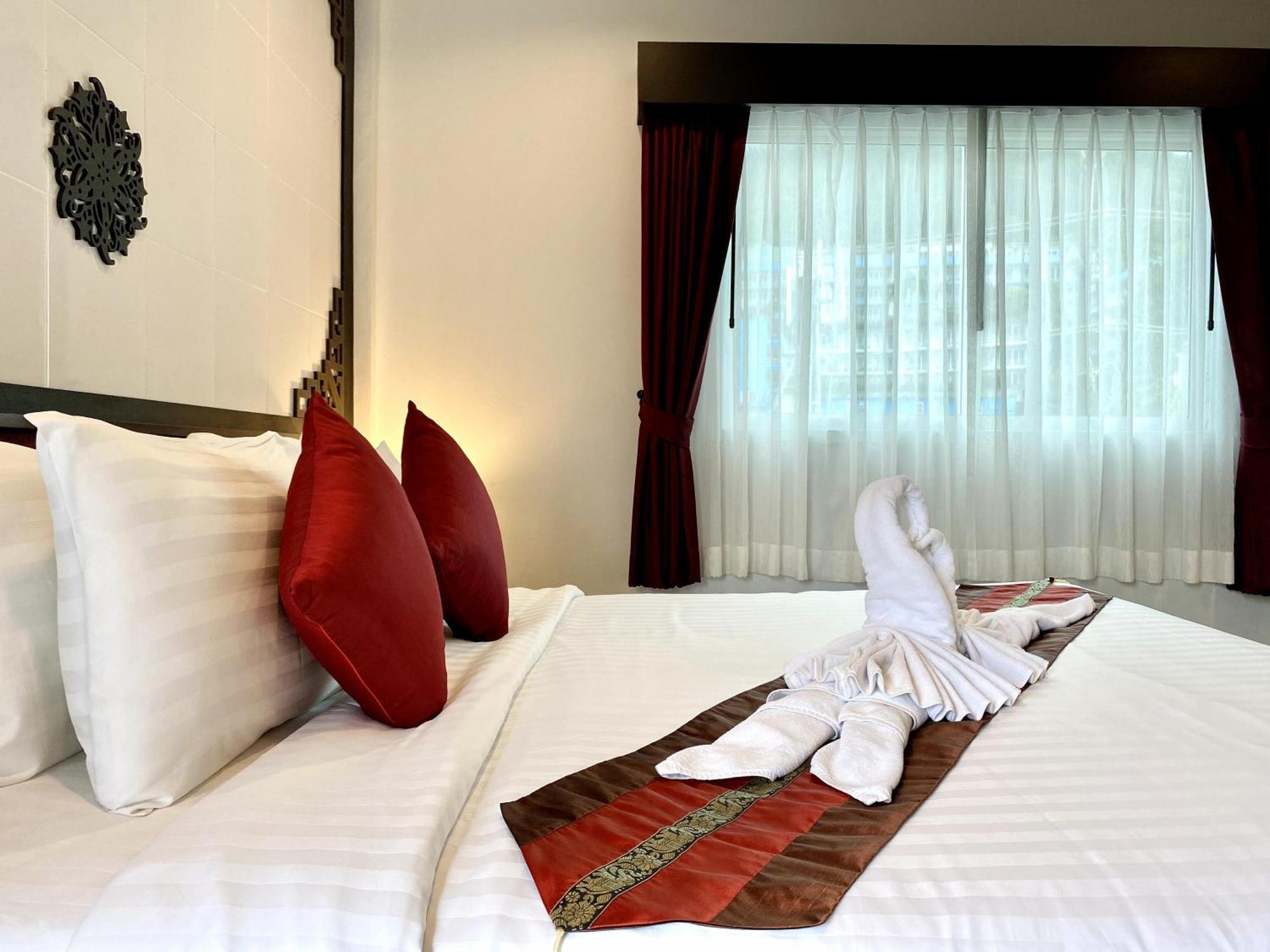 Sunray Beach Hotel Patong Eksteriør billede