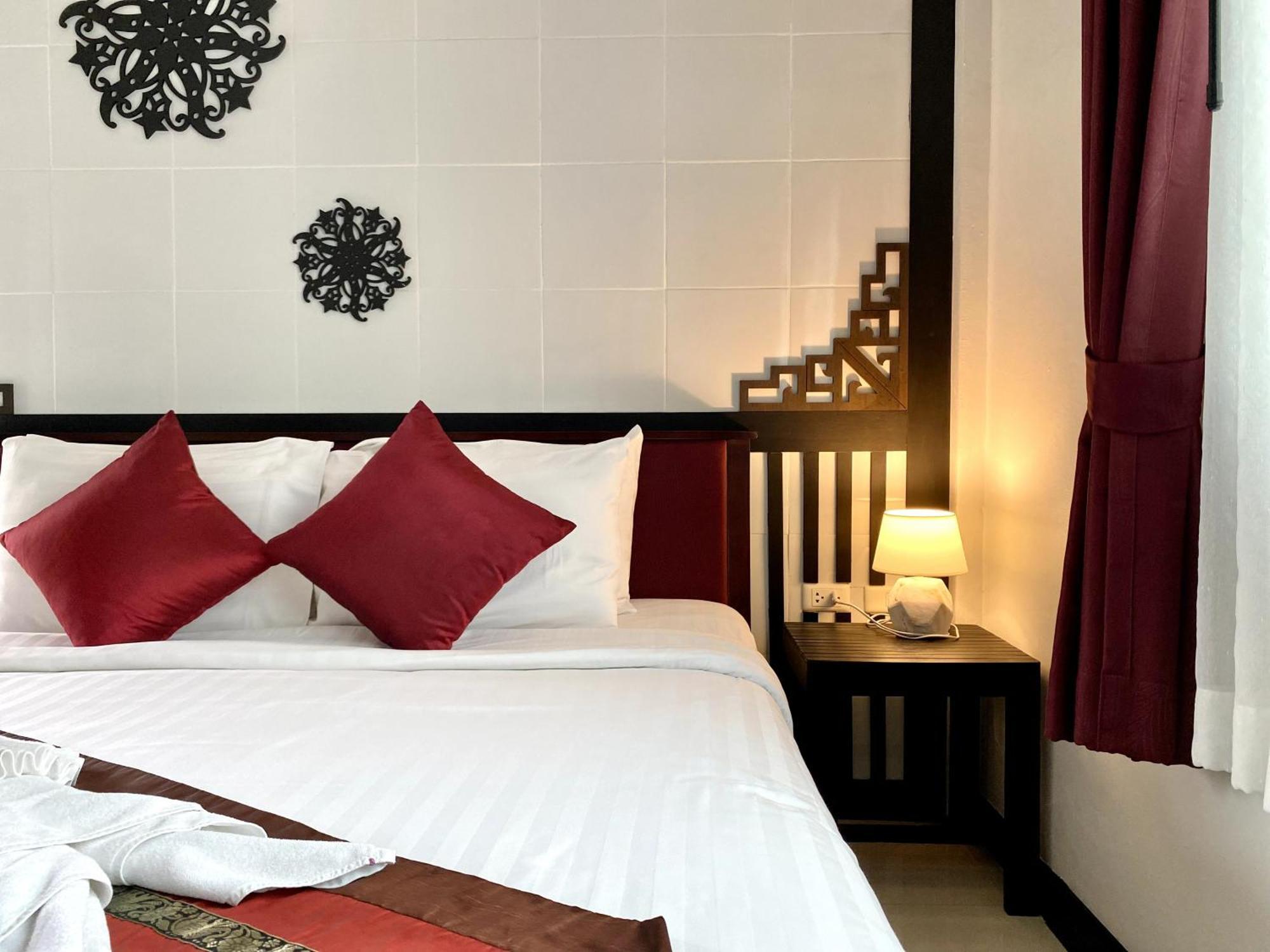 Sunray Beach Hotel Patong Eksteriør billede