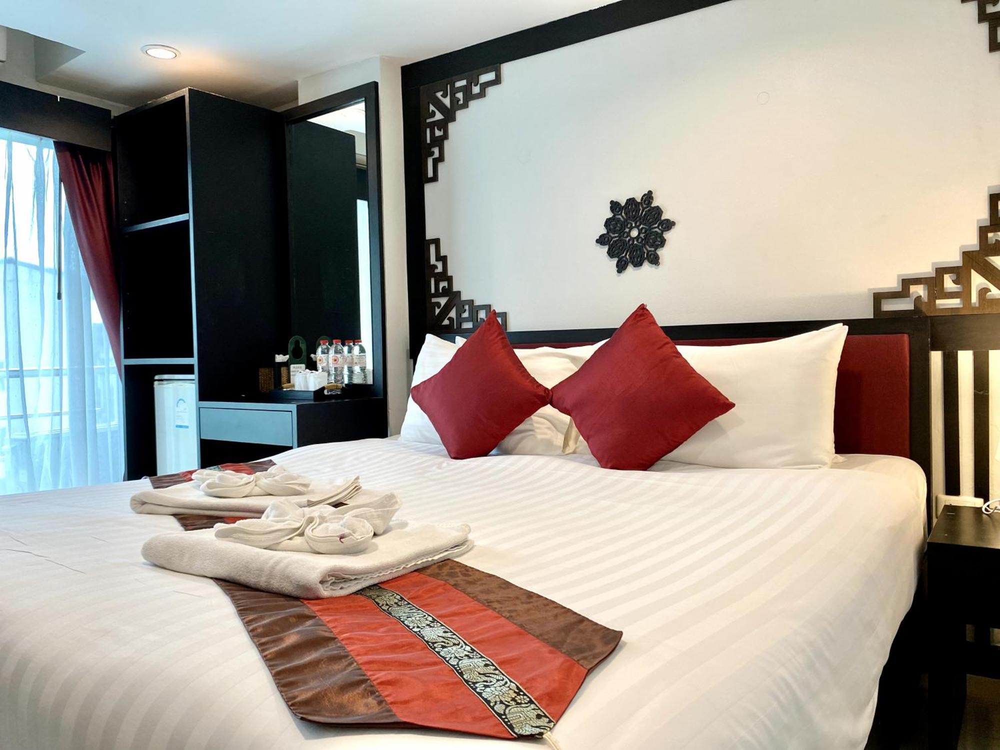 Sunray Beach Hotel Patong Eksteriør billede