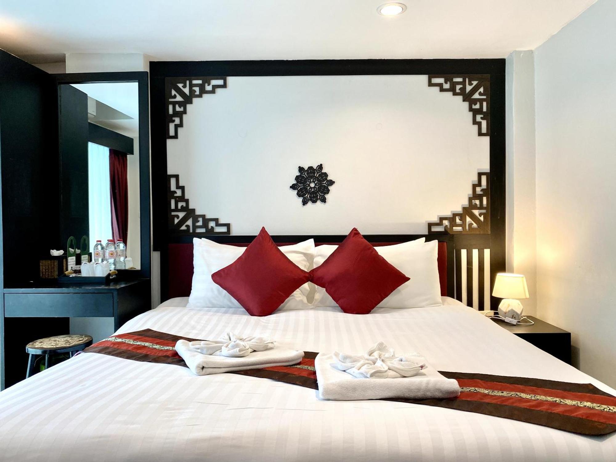 Sunray Beach Hotel Patong Eksteriør billede